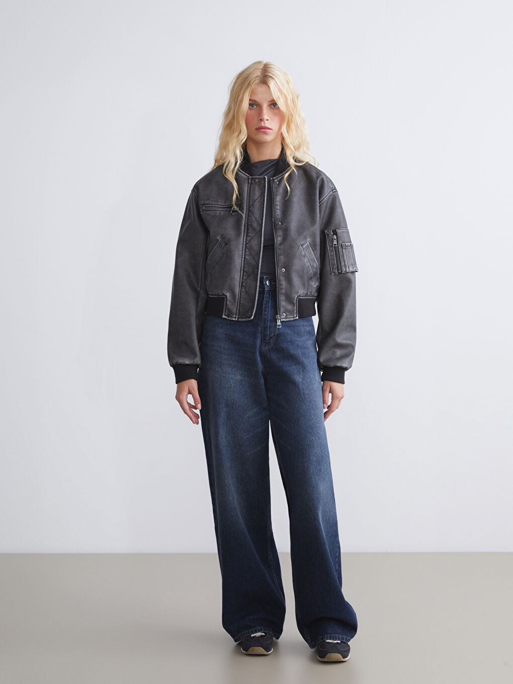 Siyah Kolej Yaka Kadın Deri Görünümlü Ceket-1