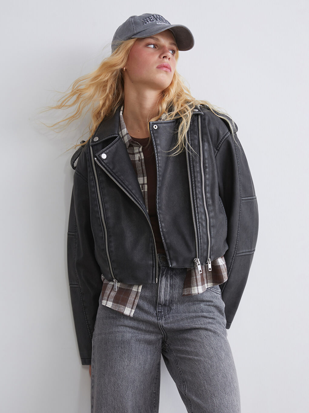 Siyah Biker Yaka Crop Kadın Deri Görünümlü Ceket