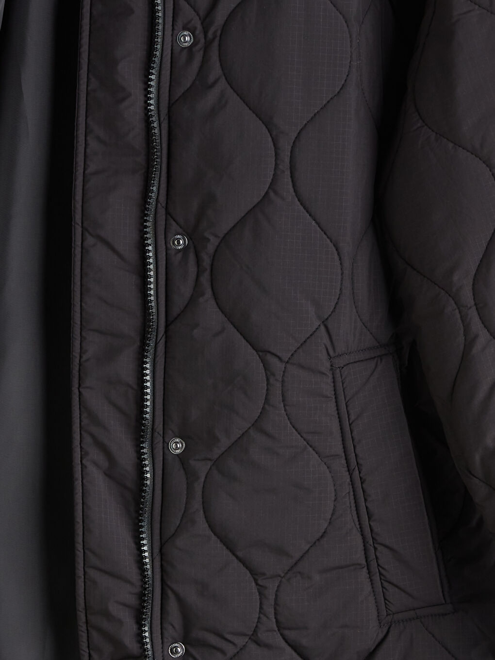 Siyah Kapüşonlu Kapitone Oversize Kadın Şişme Mont-1