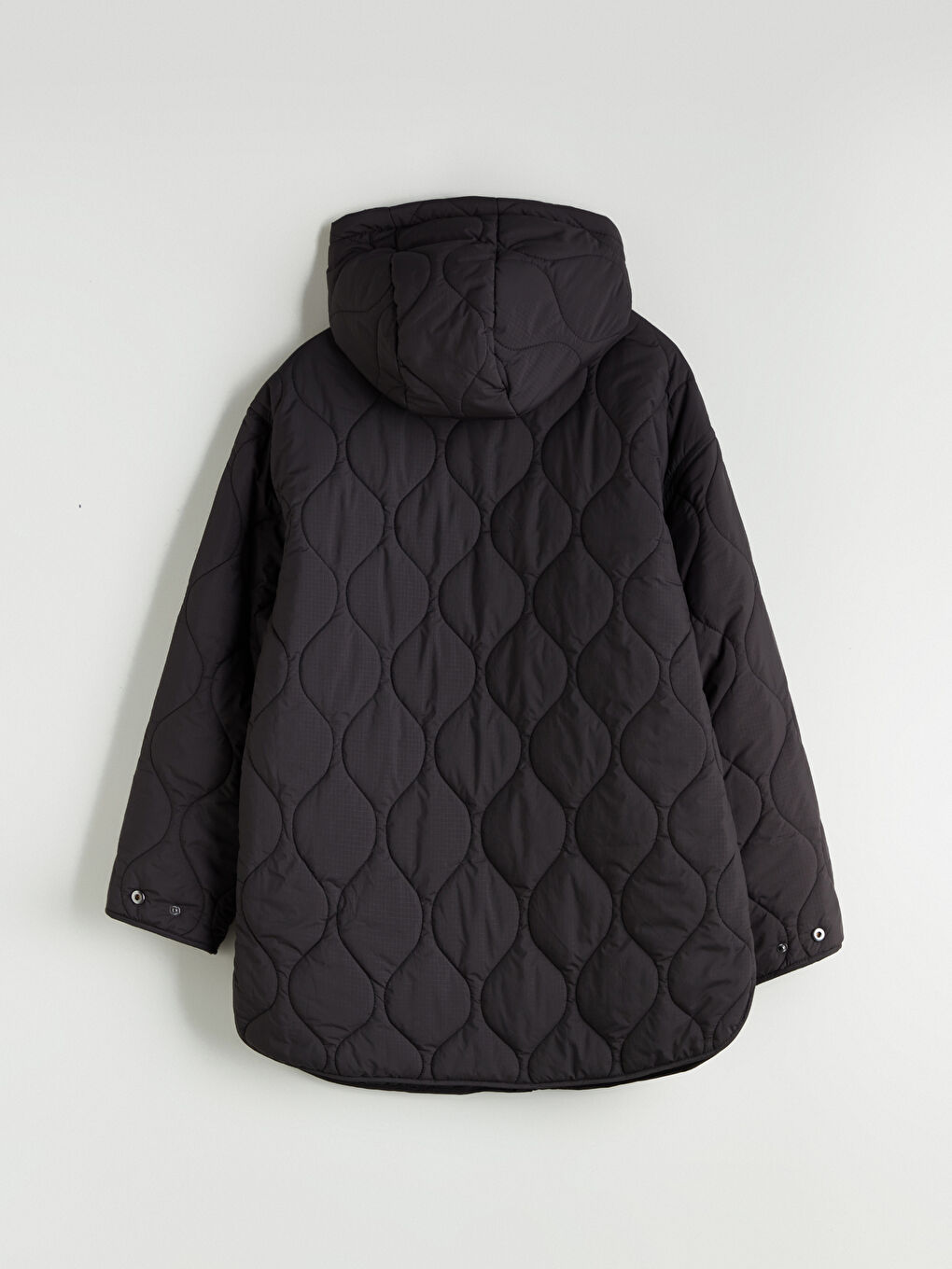 Siyah Kapüşonlu Kapitone Oversize Kadın Şişme Mont-2