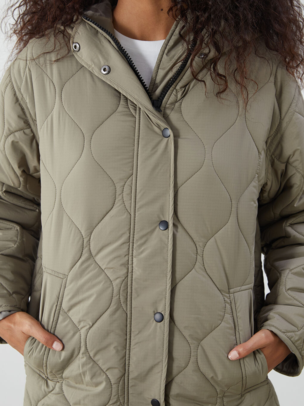 Haki Kapüşonlu Kapitone Oversize Kadın Şişme Mont-2