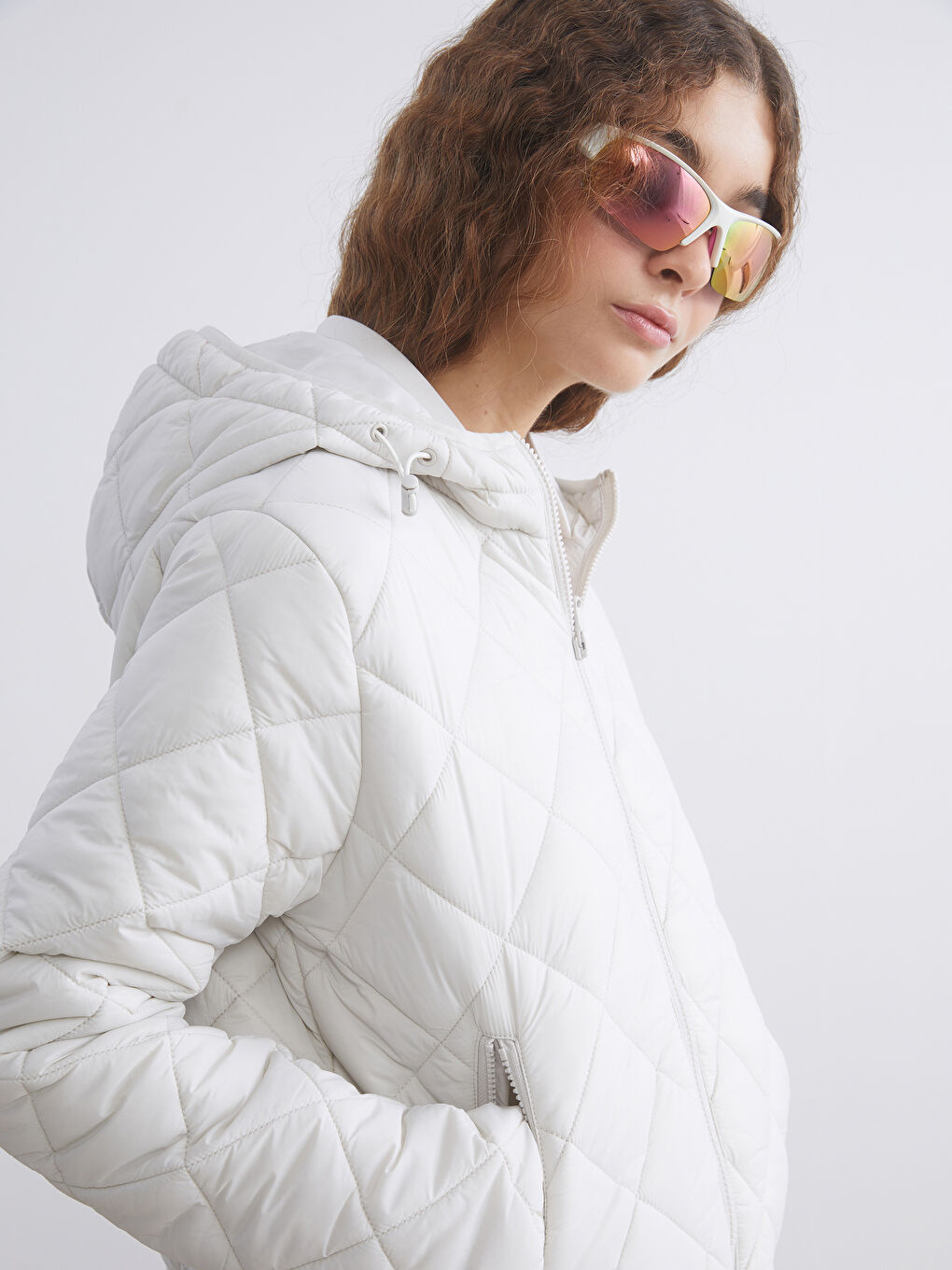 Ekru Kapüşonlu Kapitone Kadın Şişme Mont-2