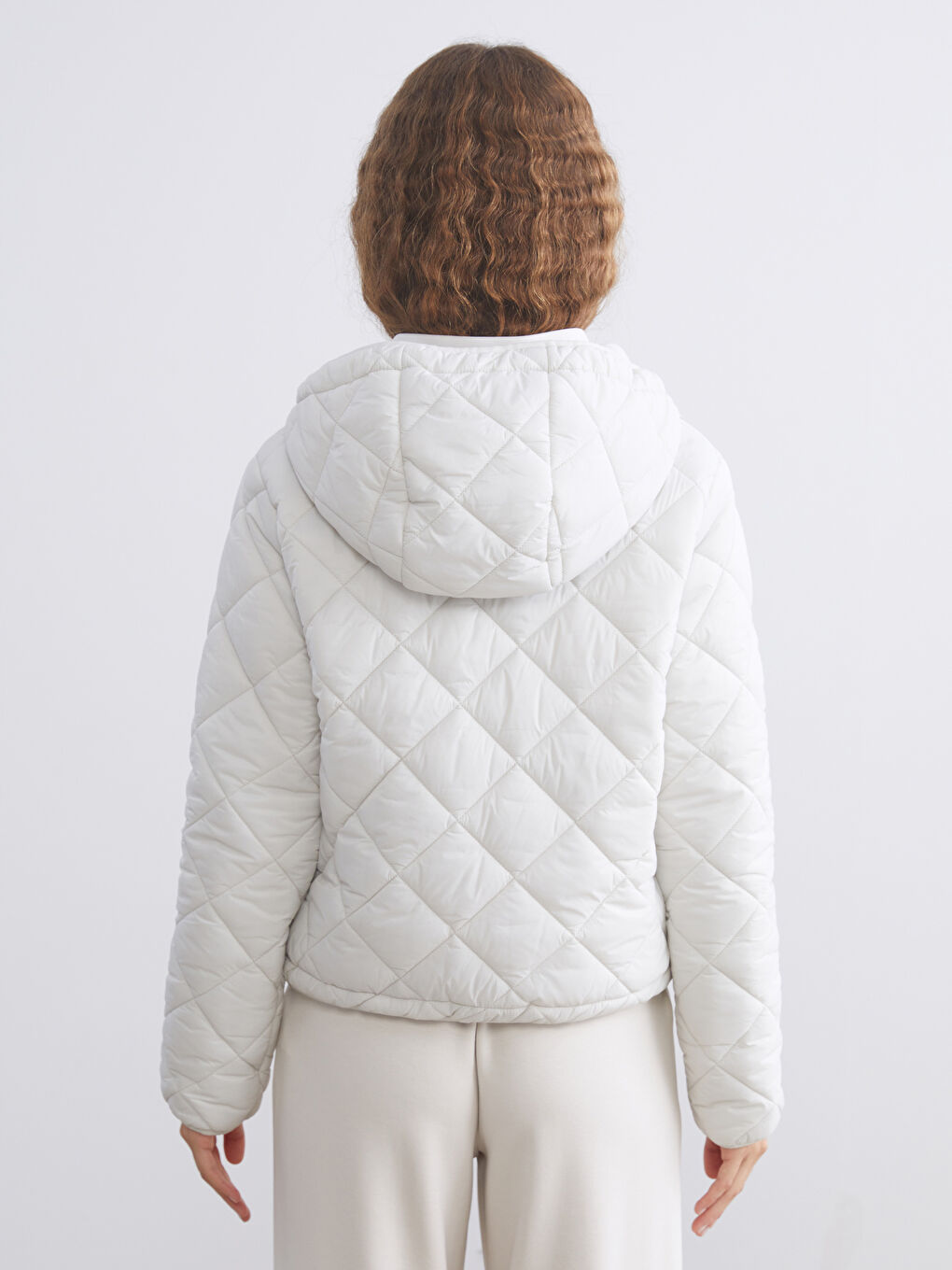 Ekru Kapüşonlu Kapitone Kadın Şişme Mont-4