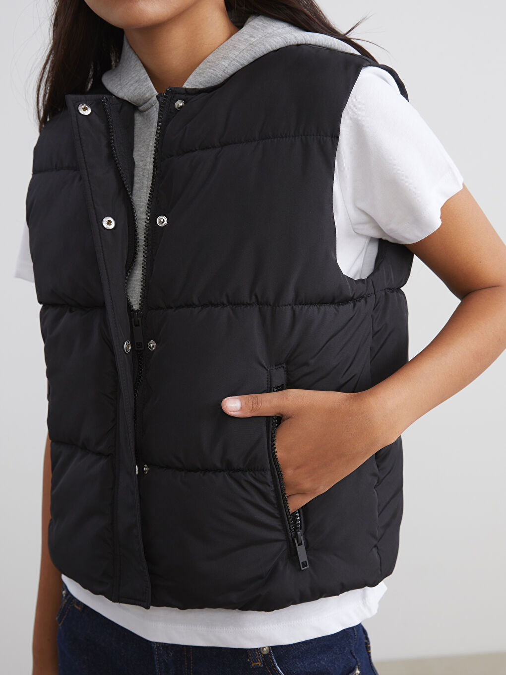 Siyah Kapüşonlu Kadın Şişme Yelek-2