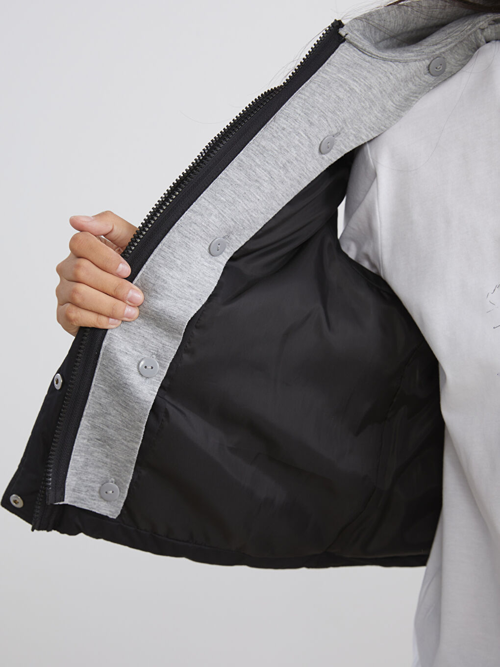 Siyah Kapüşonlu Kadın Şişme Yelek-3