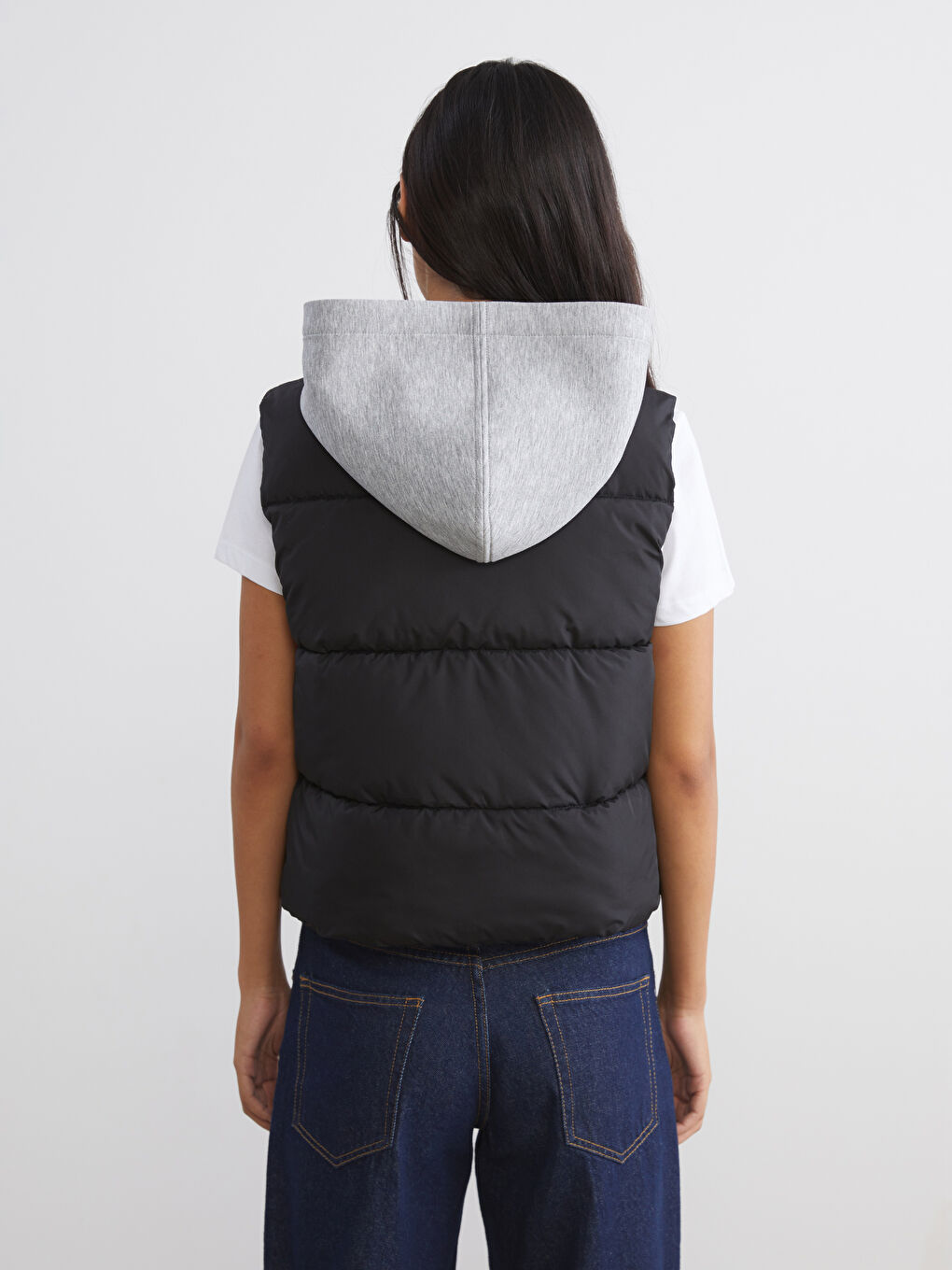 Siyah Kapüşonlu Kadın Şişme Yelek-4