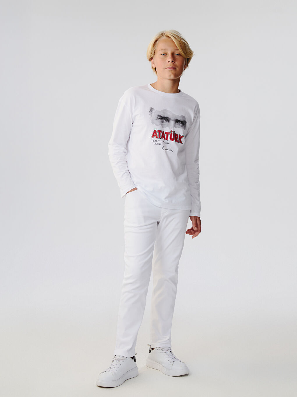 Beyaz Slim Fit Erkek Çocuk Okul Pantolonu