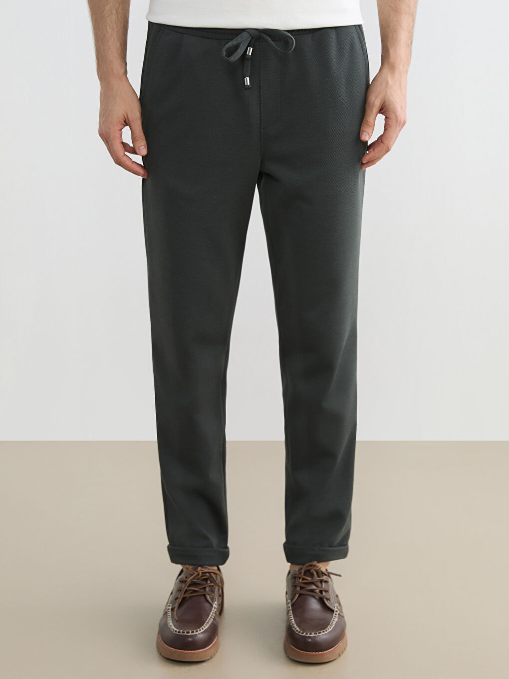 Textured men's trousers in a regular fit.-1