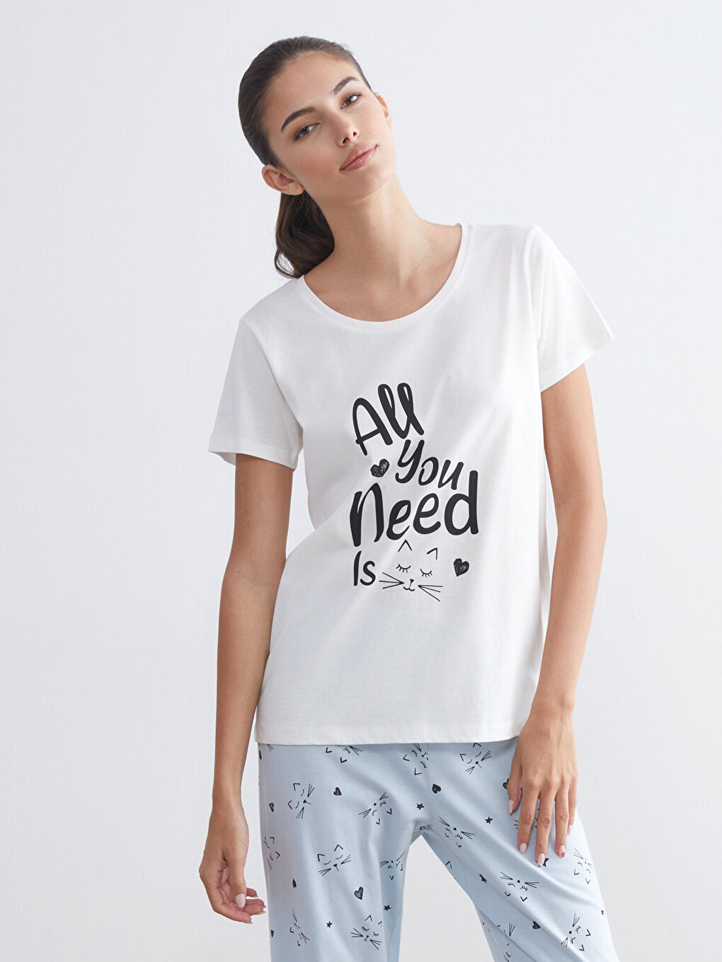 Ekru Bisiklet Yaka Yazı Baskılı Kadın Pijama Üstü