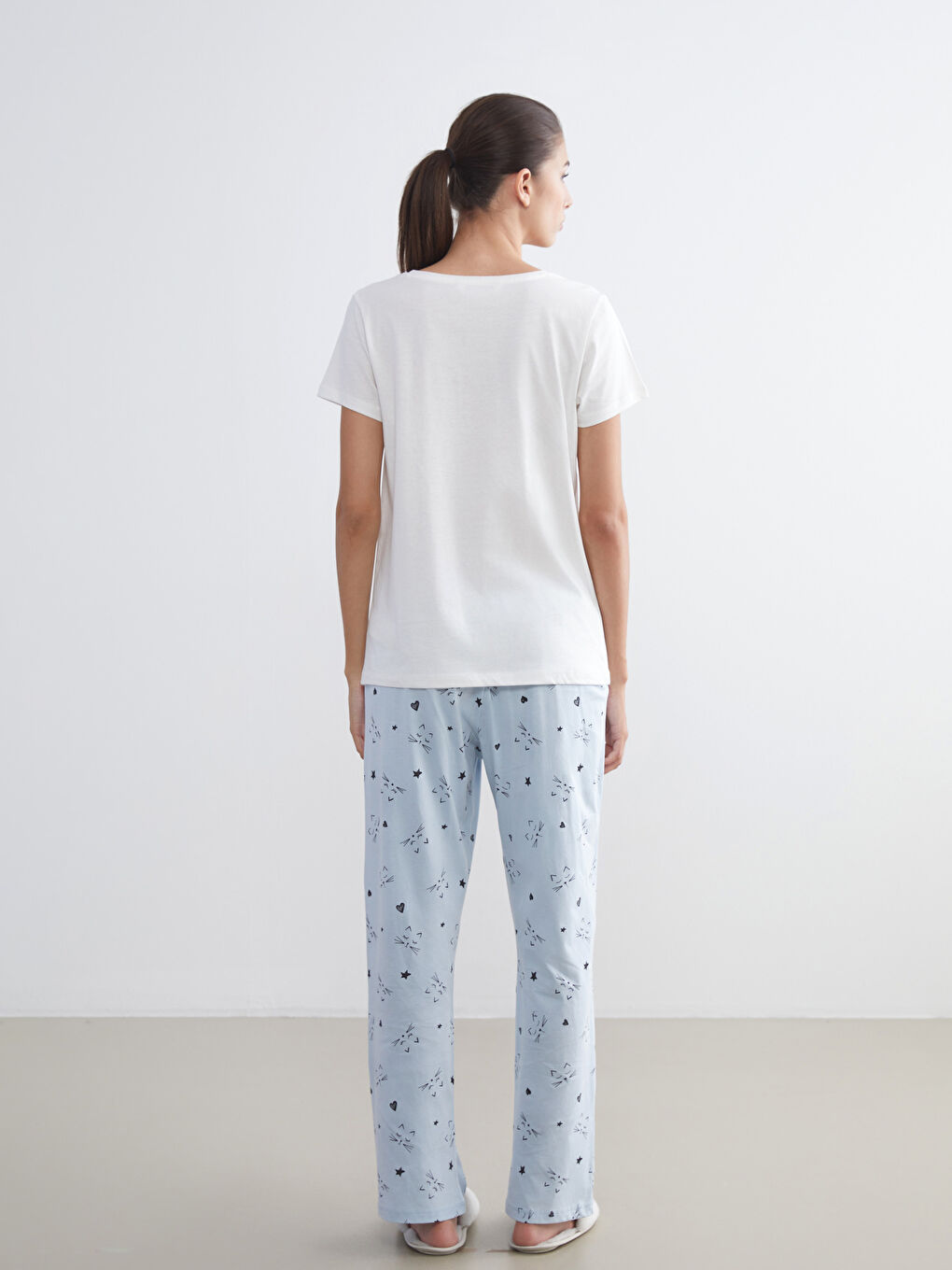 LCW DREAM Crew Neck Printed Women's Pyjama Set -W56318Z8-LQQ