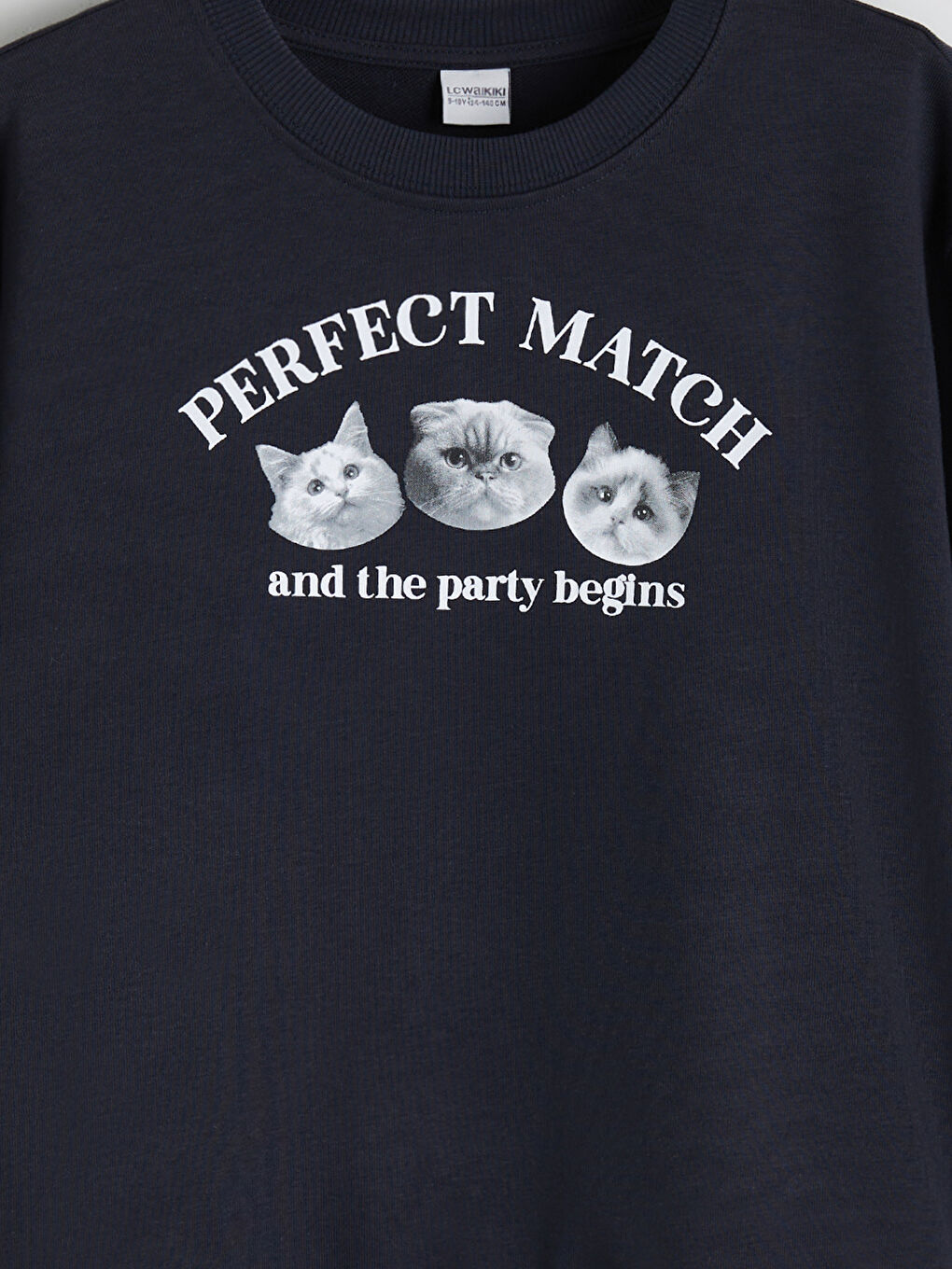 كنزة رياضية برقبة دائرية للبنات-1