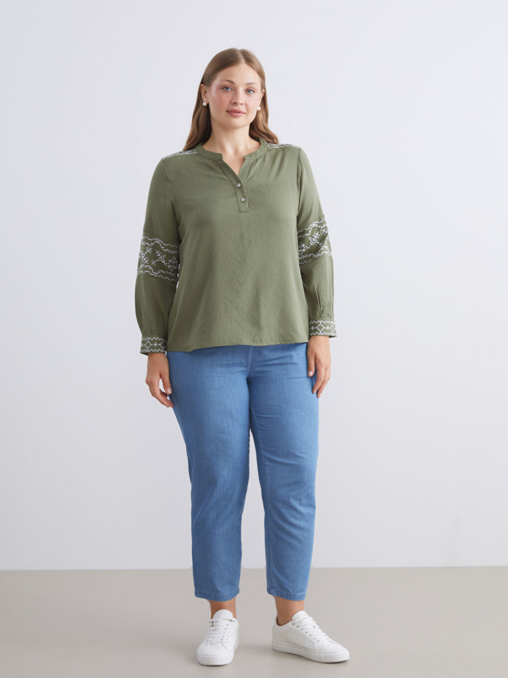 LCW Grace Notch Neck Embroidered Blouse -W56596Z8-Z8P