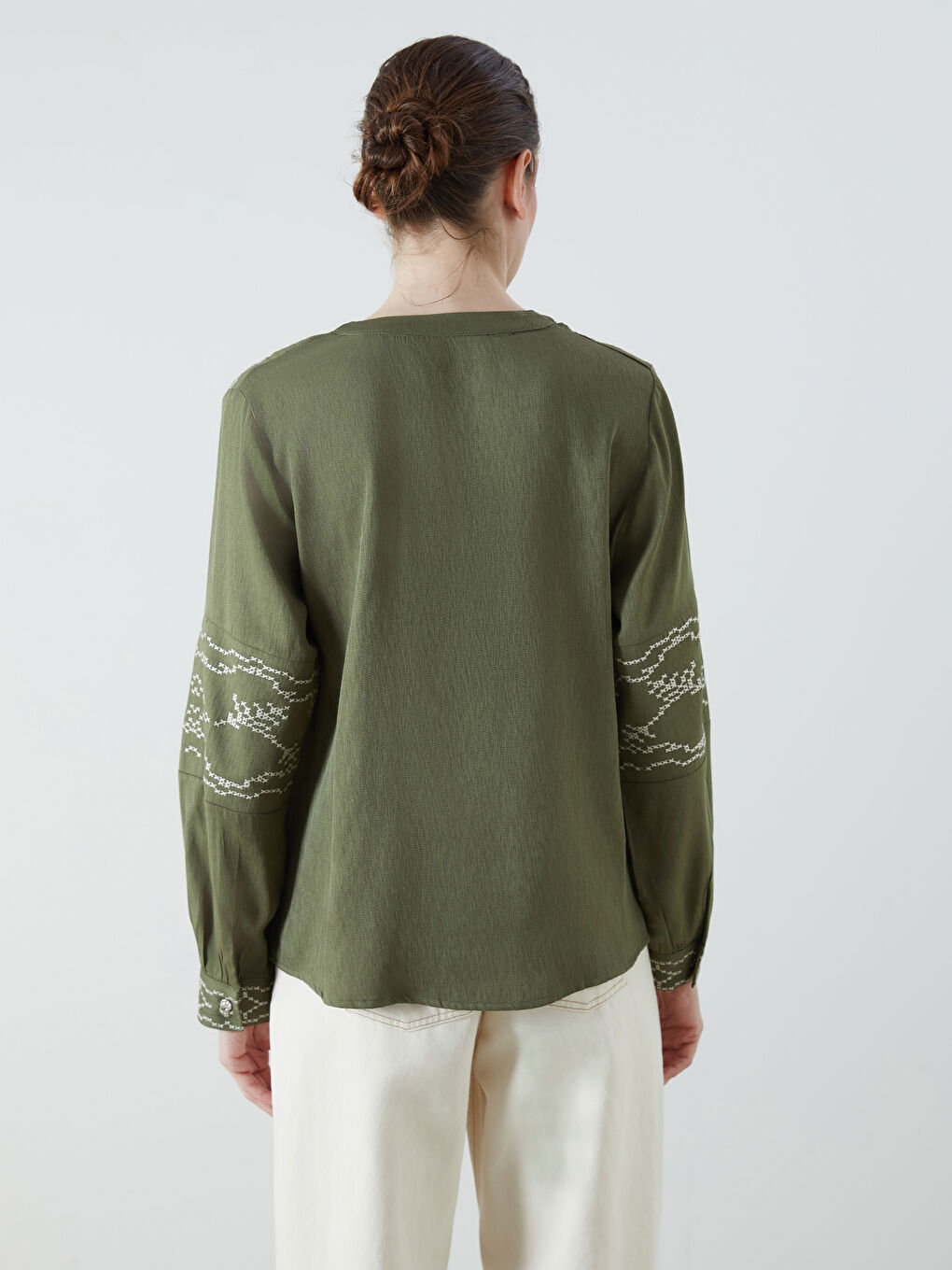 LCW Grace Notch Neck Embroidered Blouse -W56596Z8-Z8P