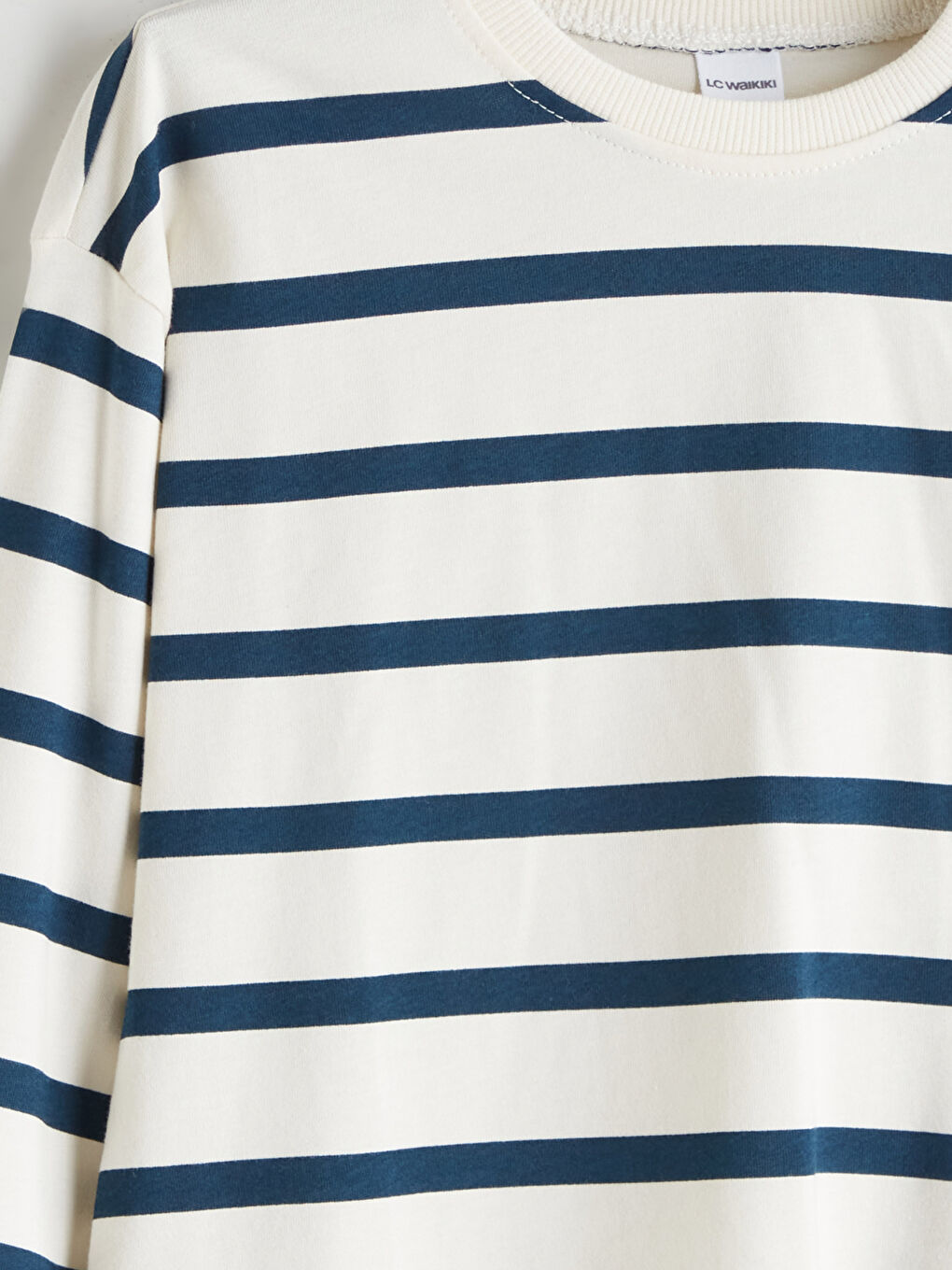 LCW Kids تیشێرت یه‌خه‌ خڕ خەتخەت بۆ کوڕان -W56668Z1-LGS