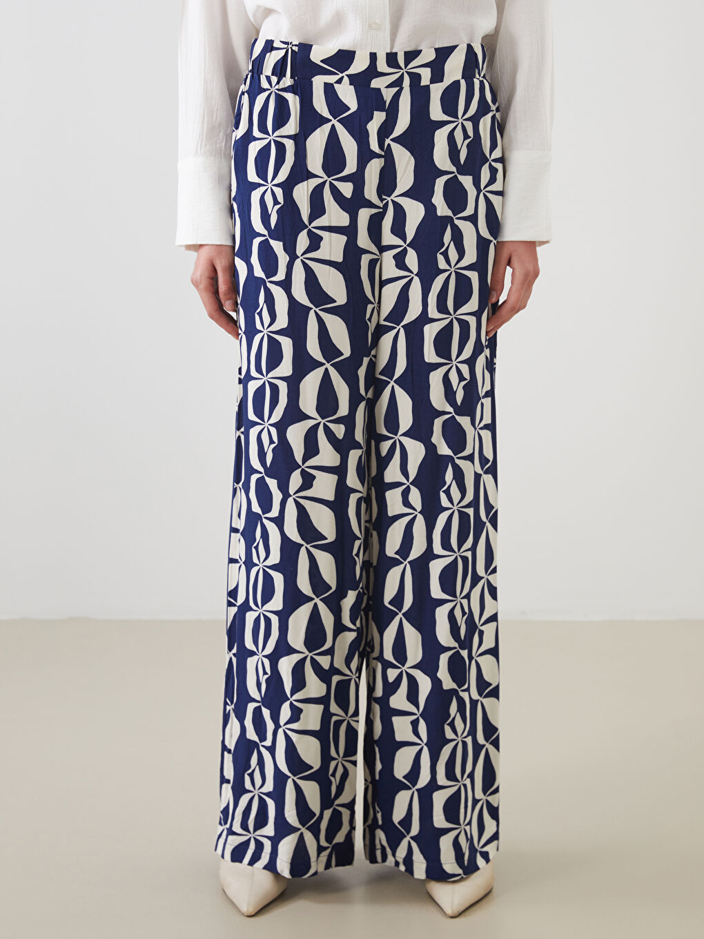 LCW Modest Elasticated Waist Patterned Wide Leg Women's Trousers -W56724Z8-LSJ