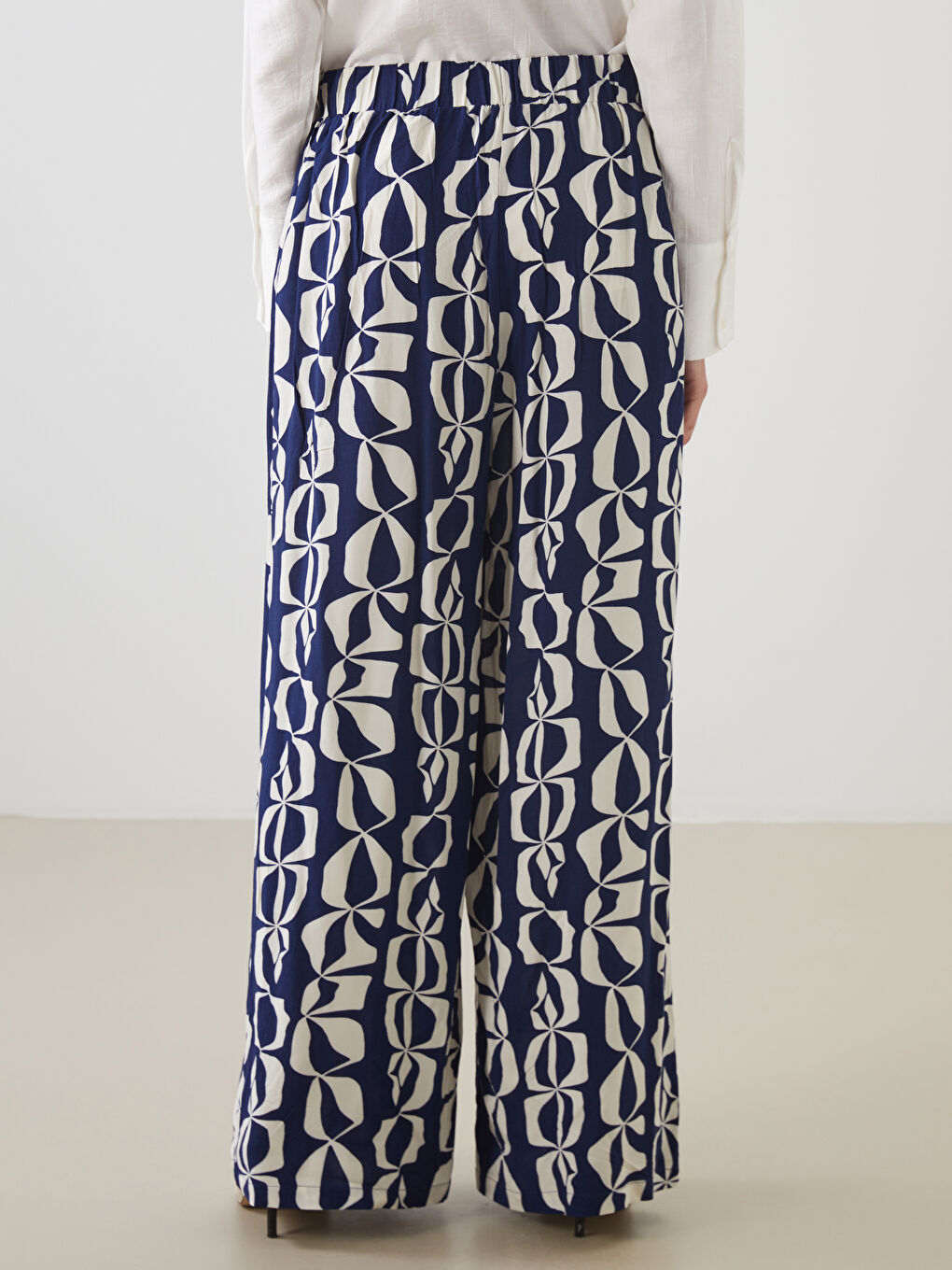 LCW Modest Elasticated Waist Patterned Wide Leg Women's Trousers -W56724Z8-LSJ