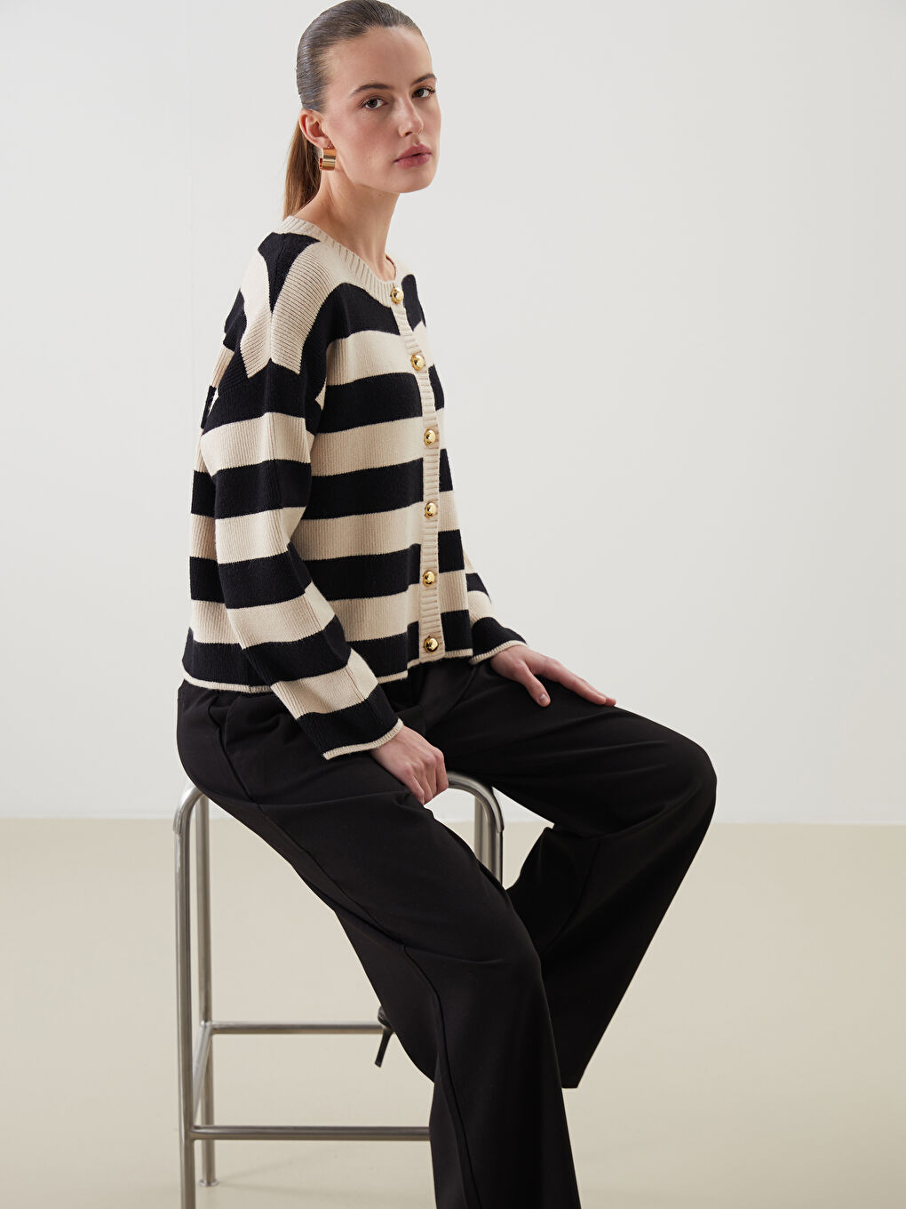 LCWAIKIKI Classic Crew Neck Striped Women's Knitwear Cardigan -W56745Z8-LFC