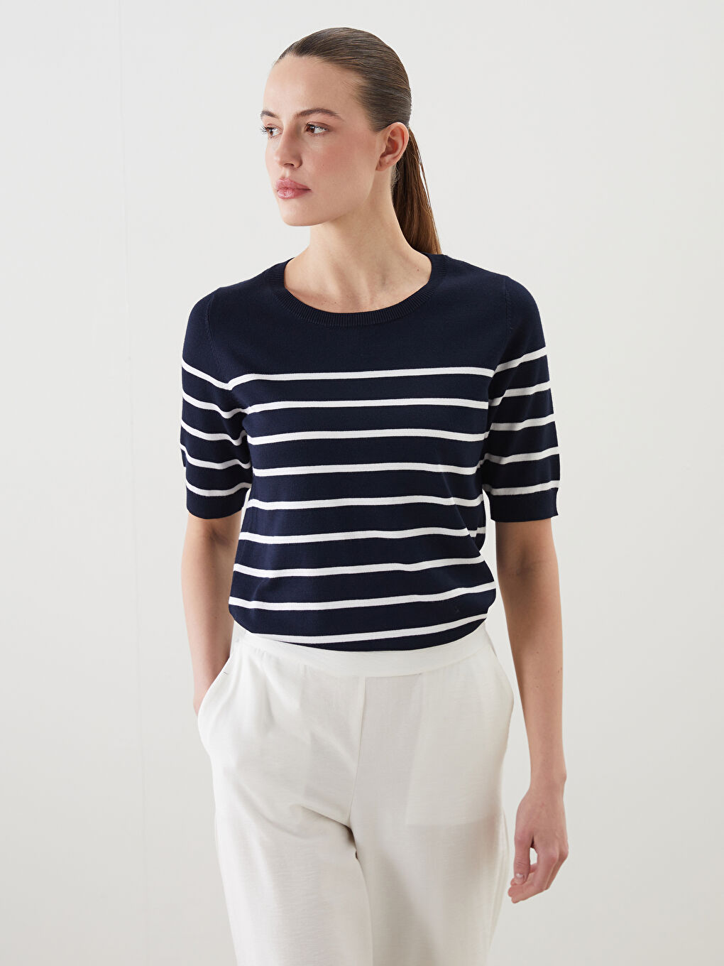 LCWAIKIKI Classic Crew Neck Striped Women's Knitwear Sweater -W56983Z8-LGS