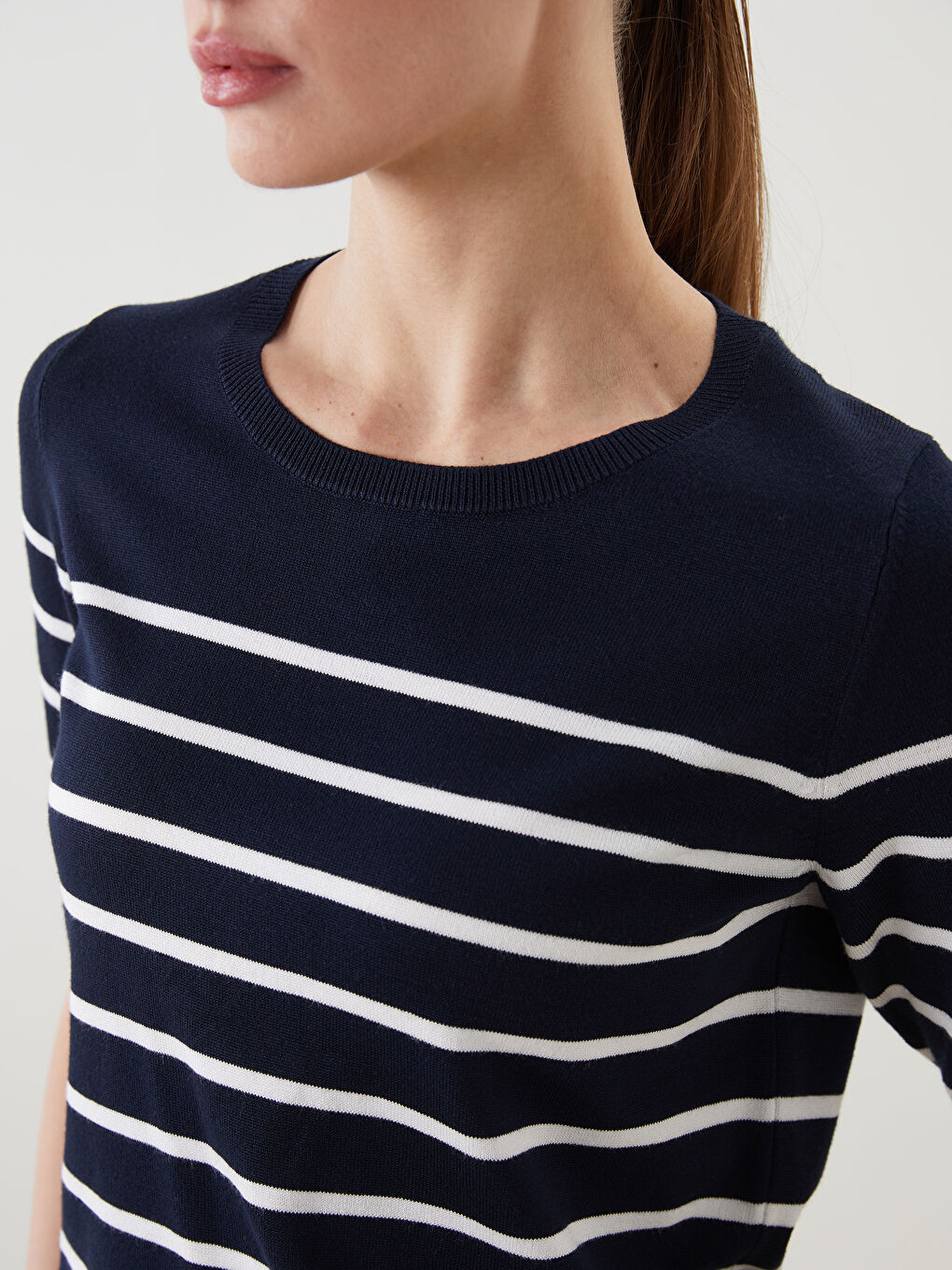 LCWAIKIKI Classic Crew Neck Striped Women's Knitwear Sweater -W56983Z8-LGS