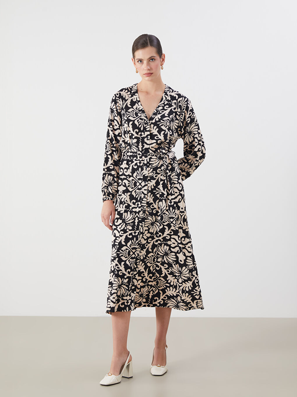 LCWAIKIKI Classic V-Neck Patterned Dress -W57005Z8-LQJ