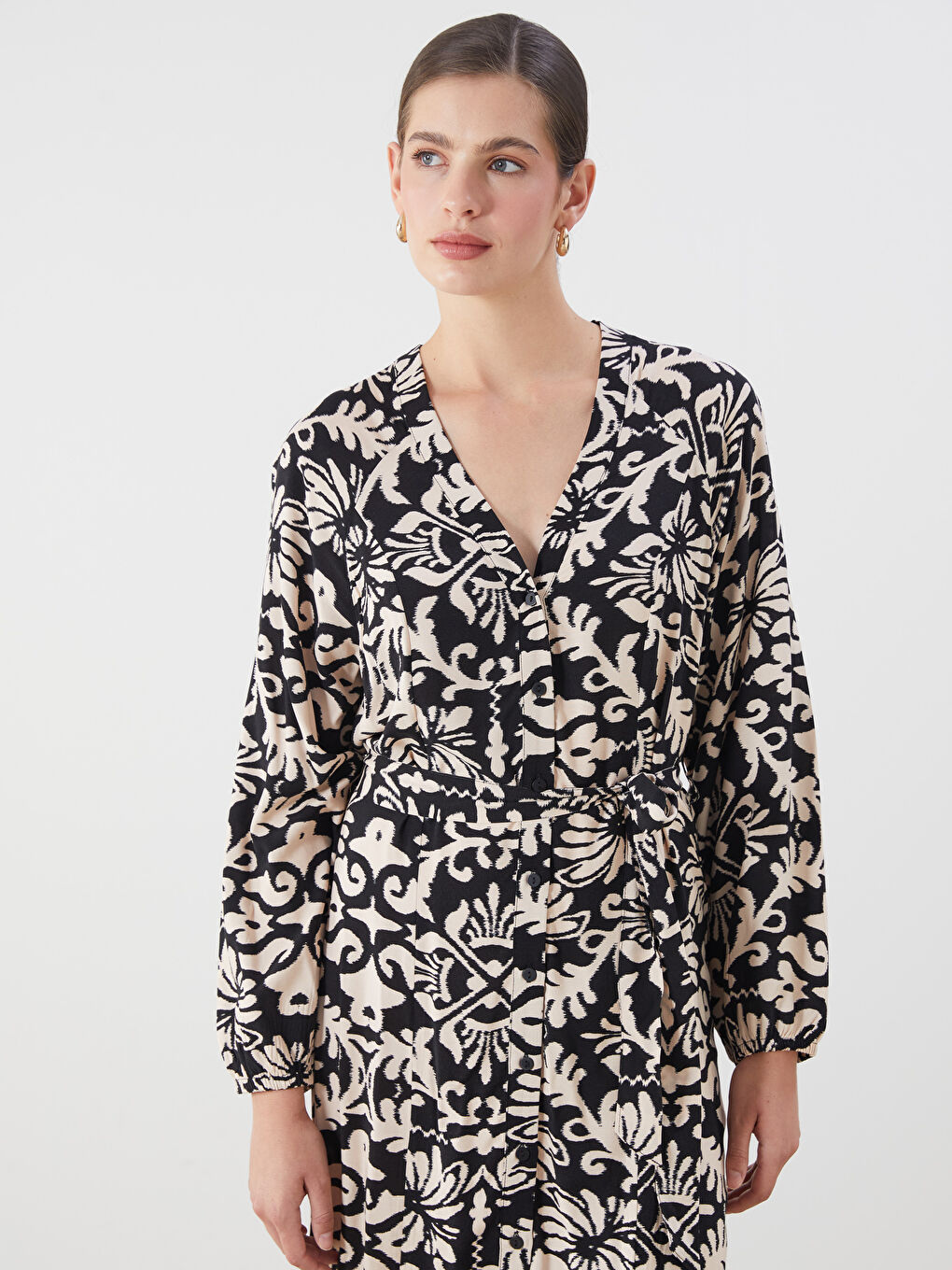 LCWAIKIKI Classic V-Neck Patterned Dress -W57005Z8-LQJ