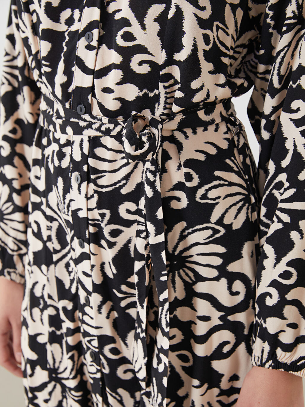 LCWAIKIKI Classic V-Neck Patterned Dress -W57005Z8-LQJ