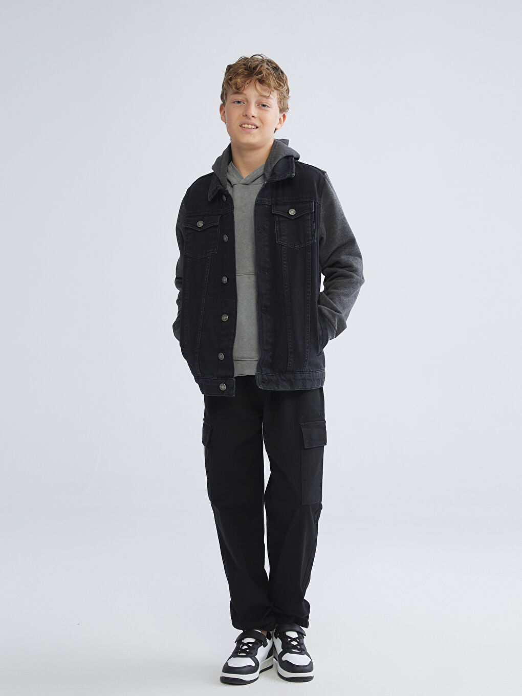 Siyah Kapüşonlu Erkek Çocuk Jean Ceket-1