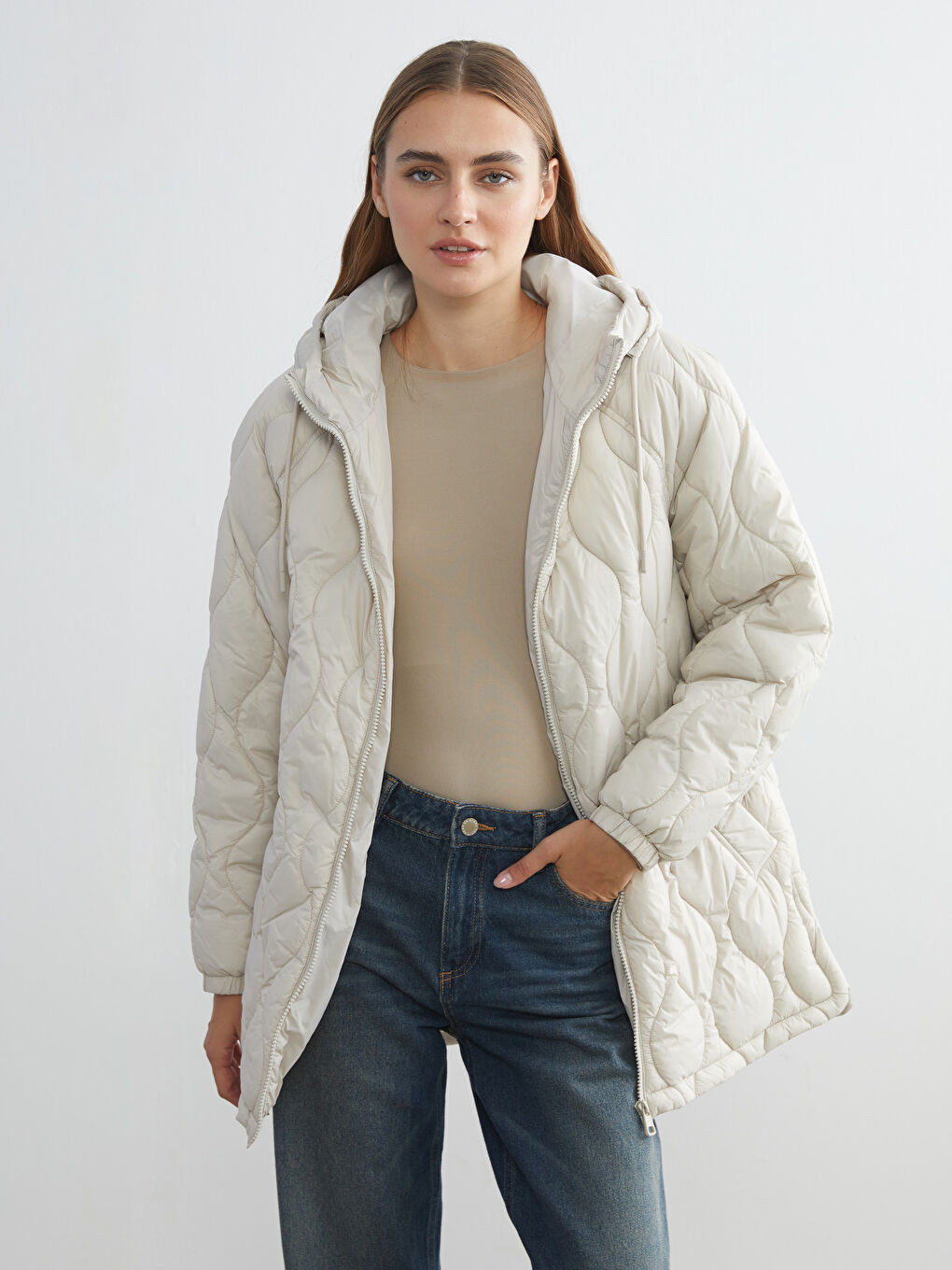 Bej Kapüşonlu Kapitone Kadın Şişme Mont