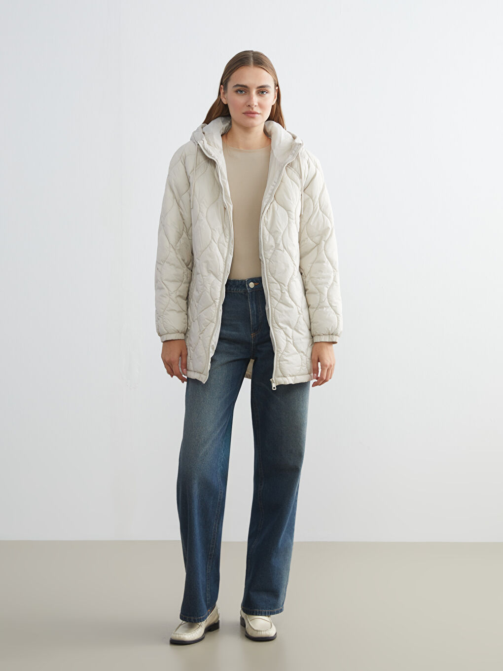 Bej Kapüşonlu Kapitone Kadın Şişme Mont-1