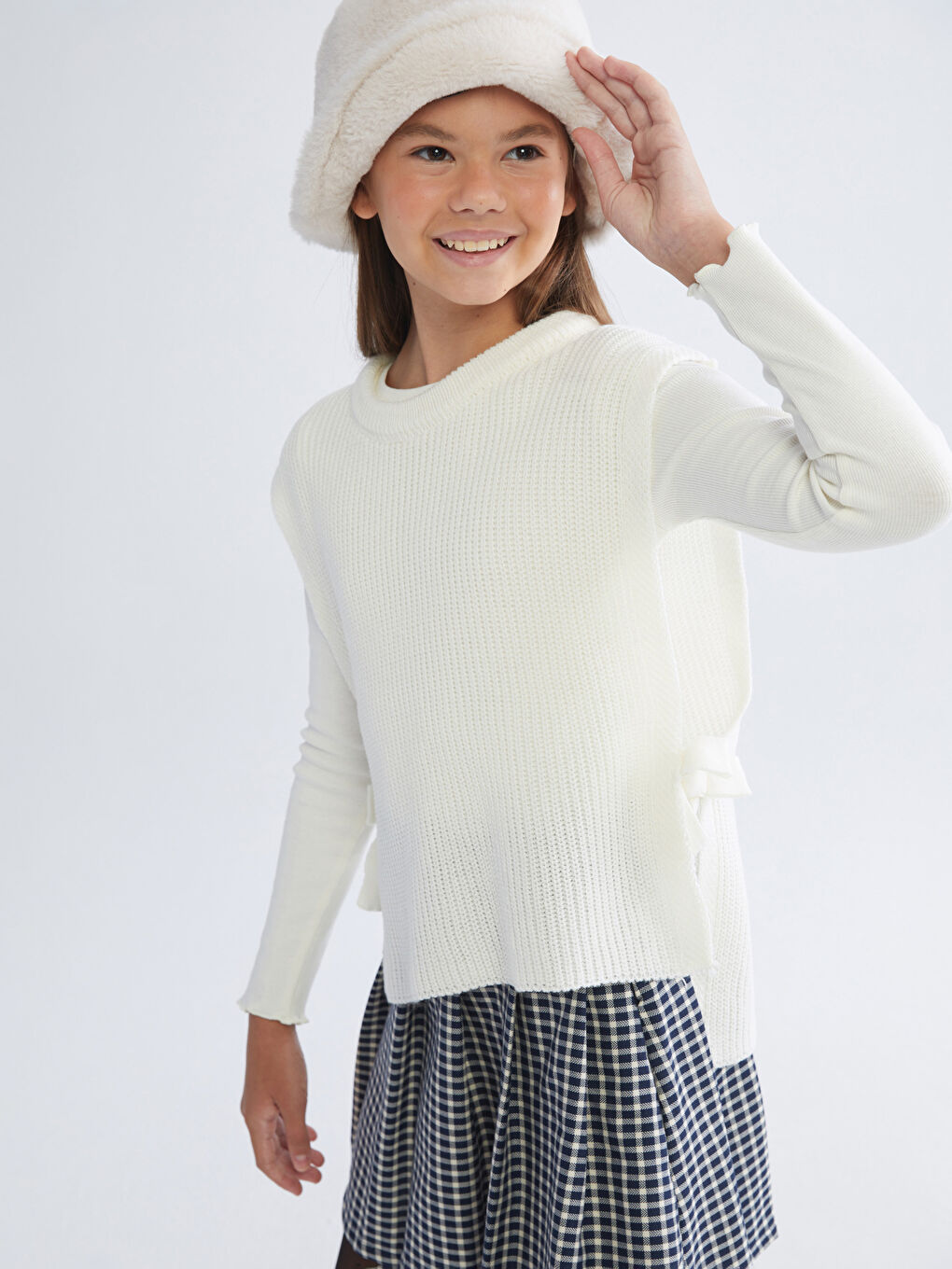 Ekru Fiyonk Detaylı Kız Çocuk Triko Süveter