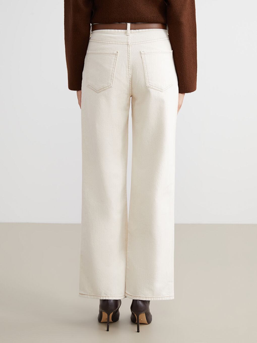 Ekru Beli Kemerli Wideleg Kadın Jean Pantolon-3