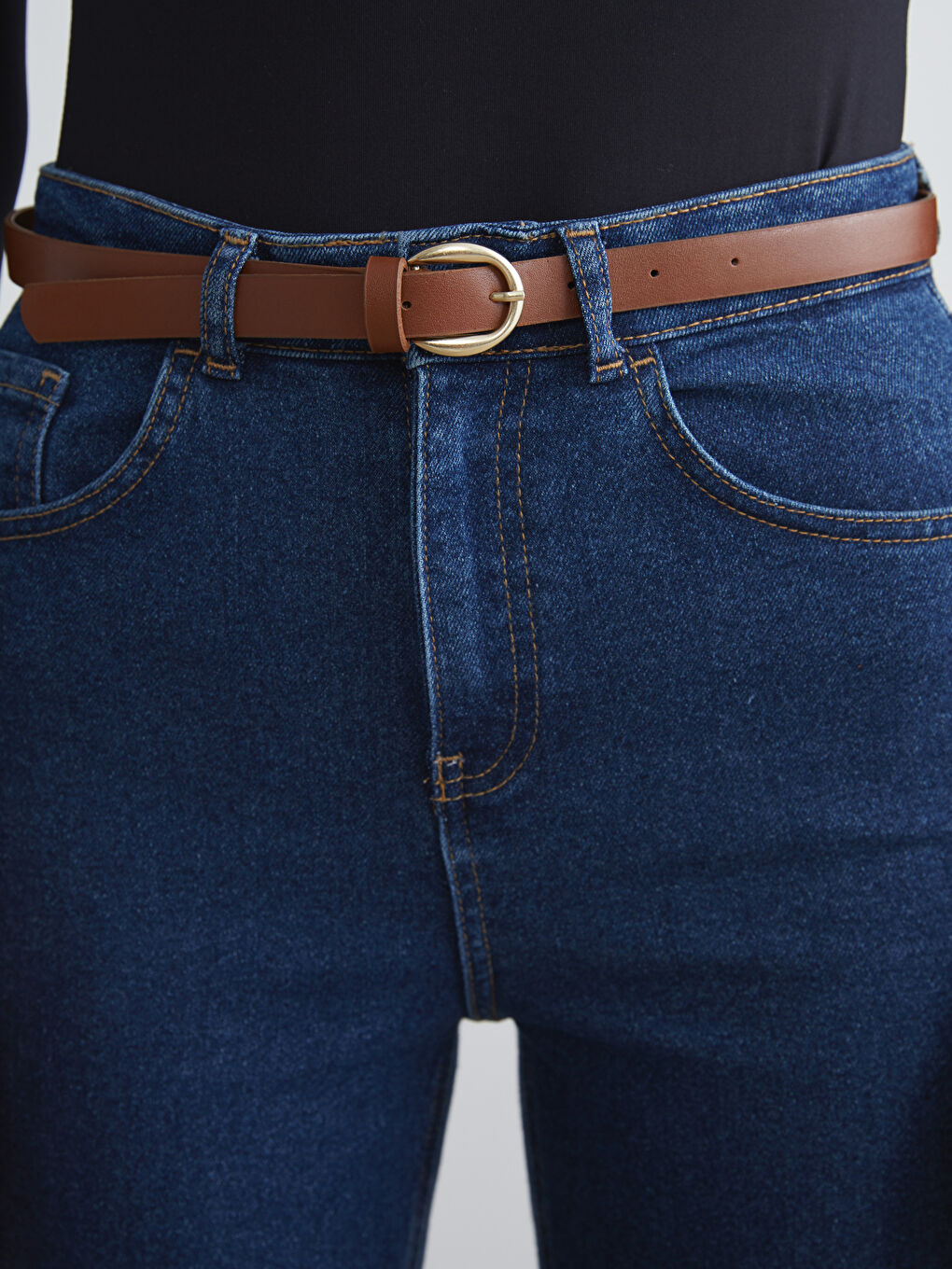 İndigo Beli Kemerli Mom Fit Kadın Jean Pantolon-2