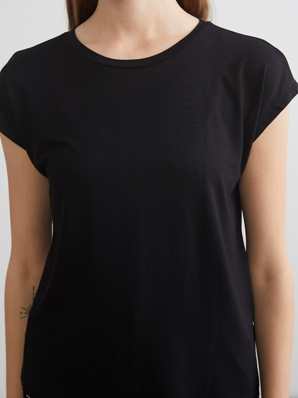 Siyah Bisiklet Yaka Kadın Pijama Üstü-2