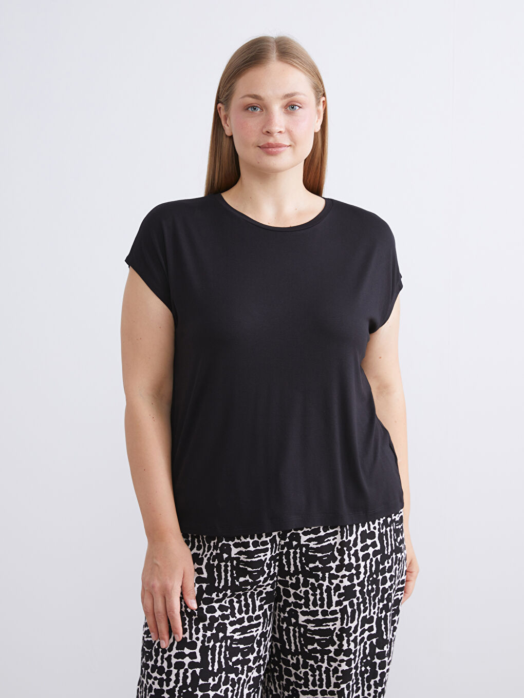 Siyah Bisiklet Yaka Kadın Pijama Üstü-1