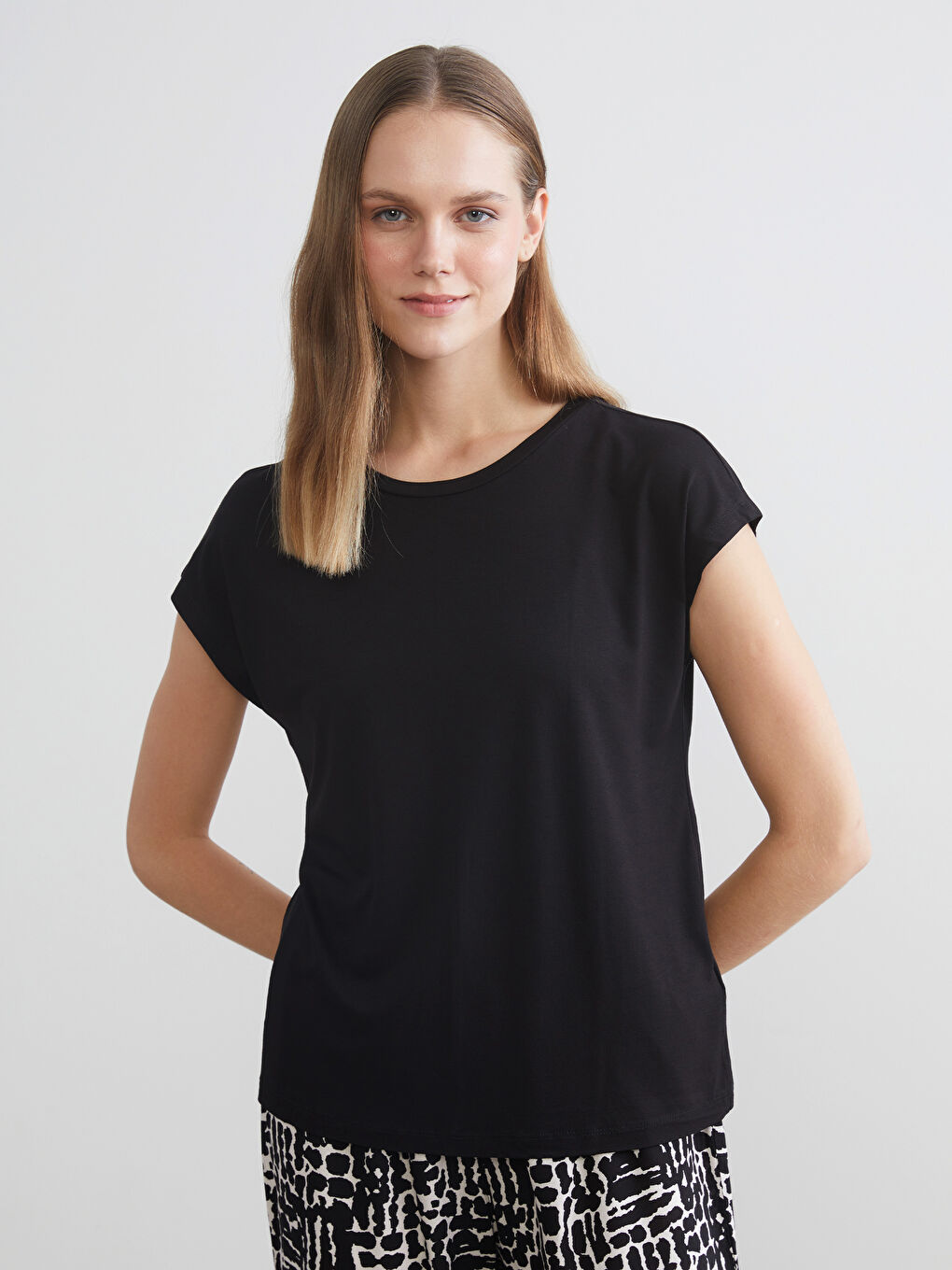 Siyah Bisiklet Yaka Kadın Pijama Üstü