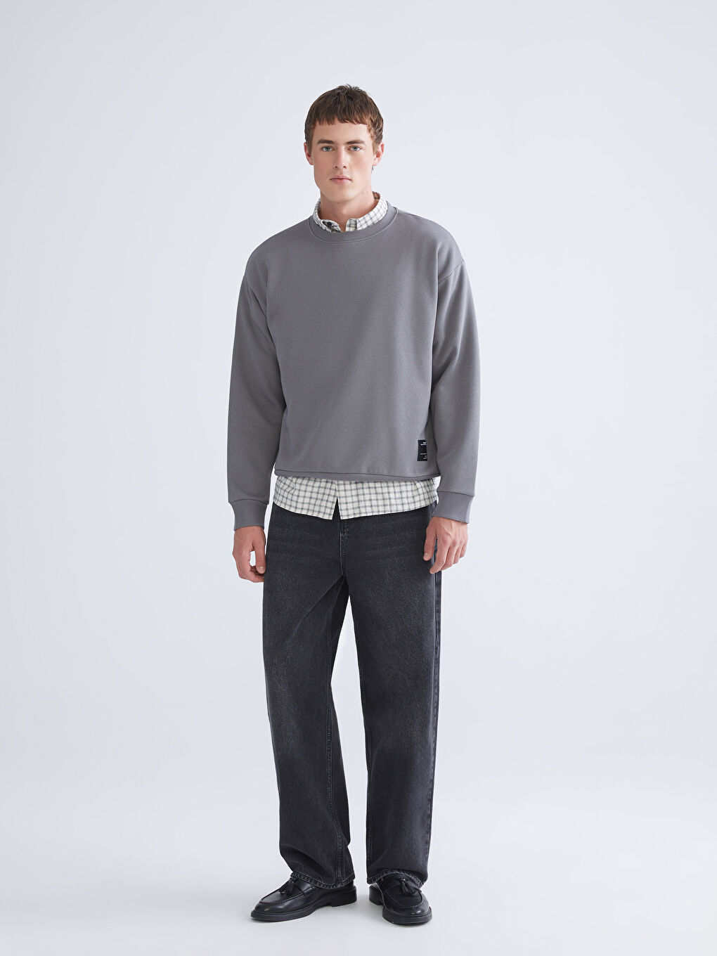 Gri Bisiklet Yaka Nakışlı Erkek Kalın Sweatshirt-1