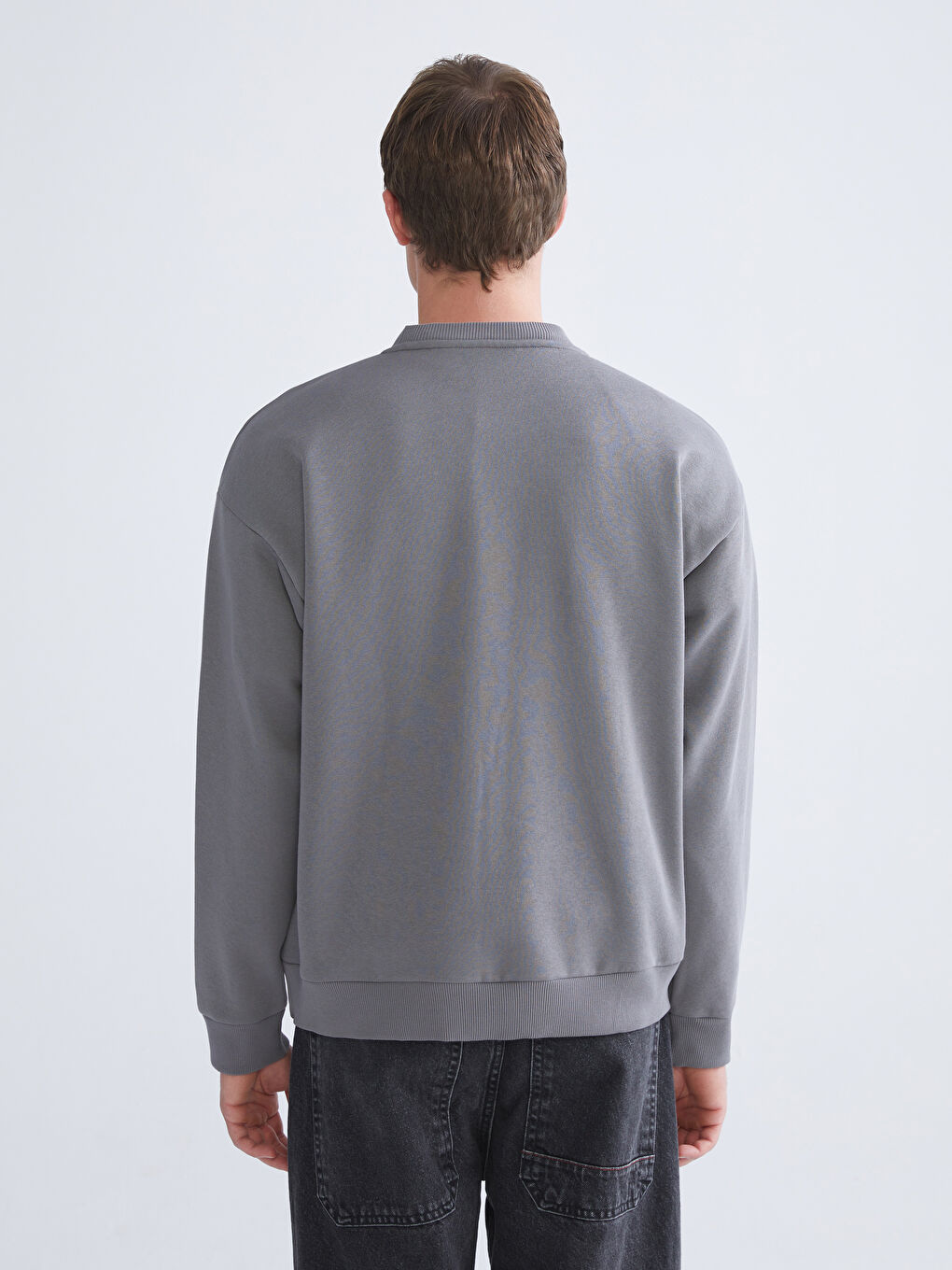 Gri Bisiklet Yaka Nakışlı Erkek Kalın Sweatshirt-3