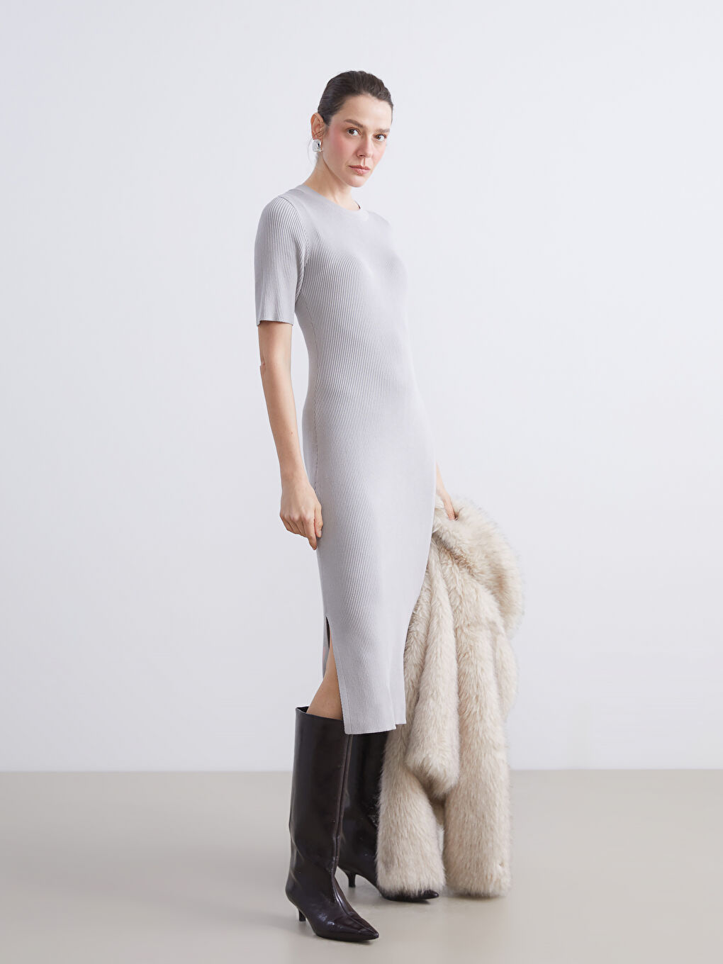 LCWAIKIKI Classic Crew Neck Knit Dress -W57625Z8-DCR