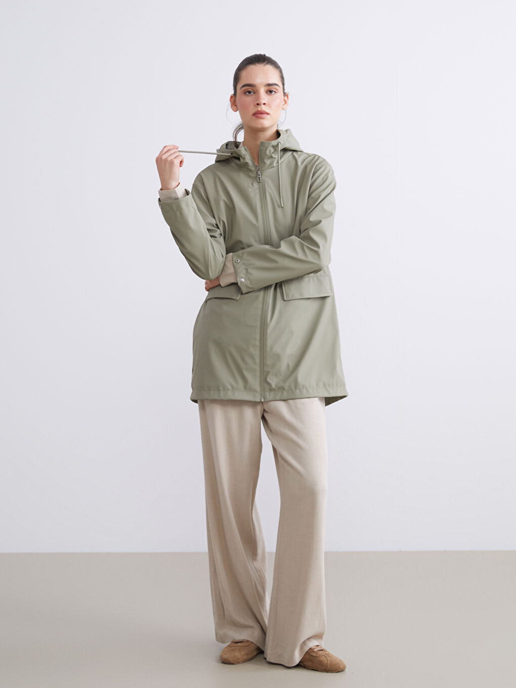 Haki Kapüşonlu Kadın Yağmurluk-1