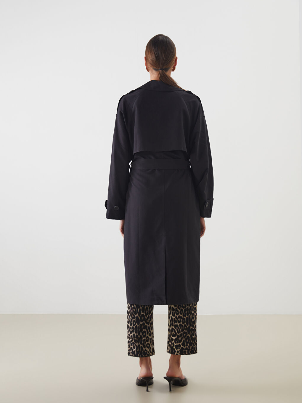 Siyah Ceket Yaka Kadın Trençkot-4