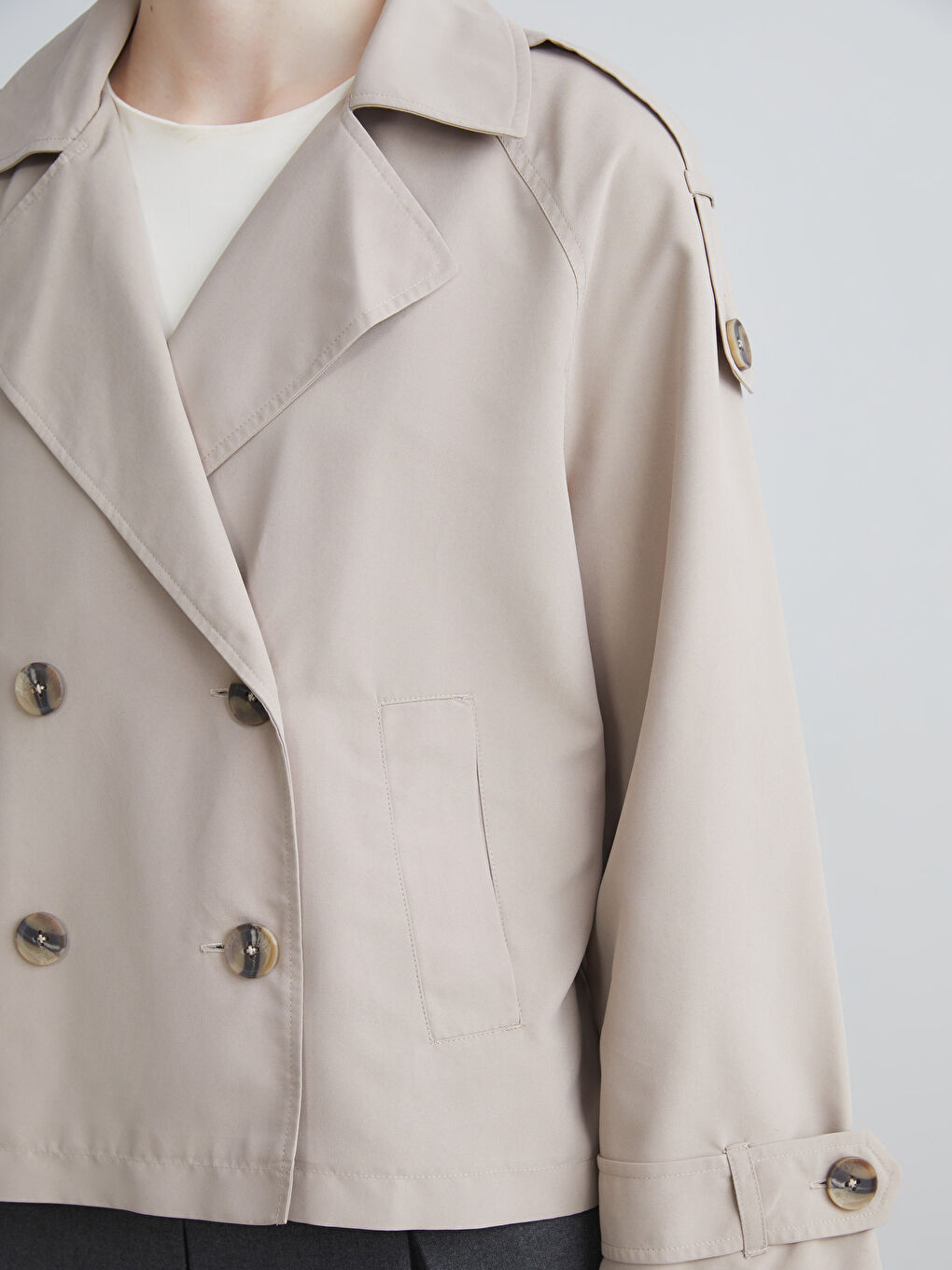 Bej Kruvaze Yaka Oversize Kadın Trençkot-2