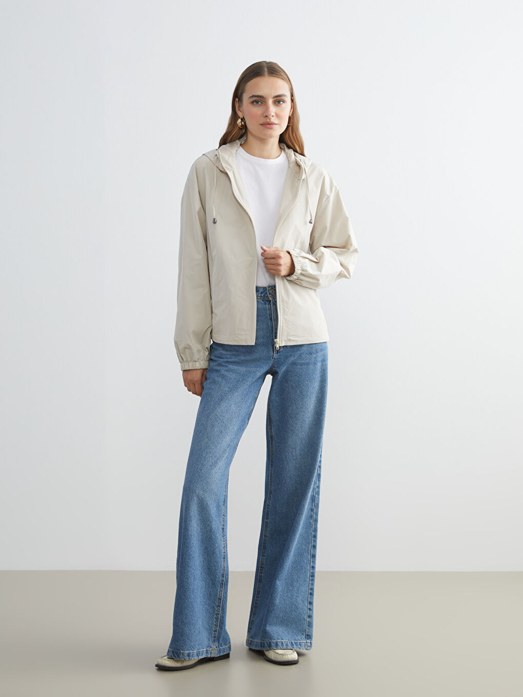 Bej Kapüşonlu Kadın Yağmurluk-1