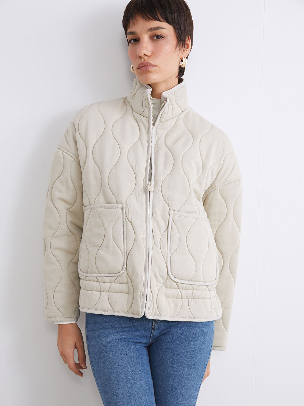 Bej Dik Yaka Kapitone Oversize Kadın Mont