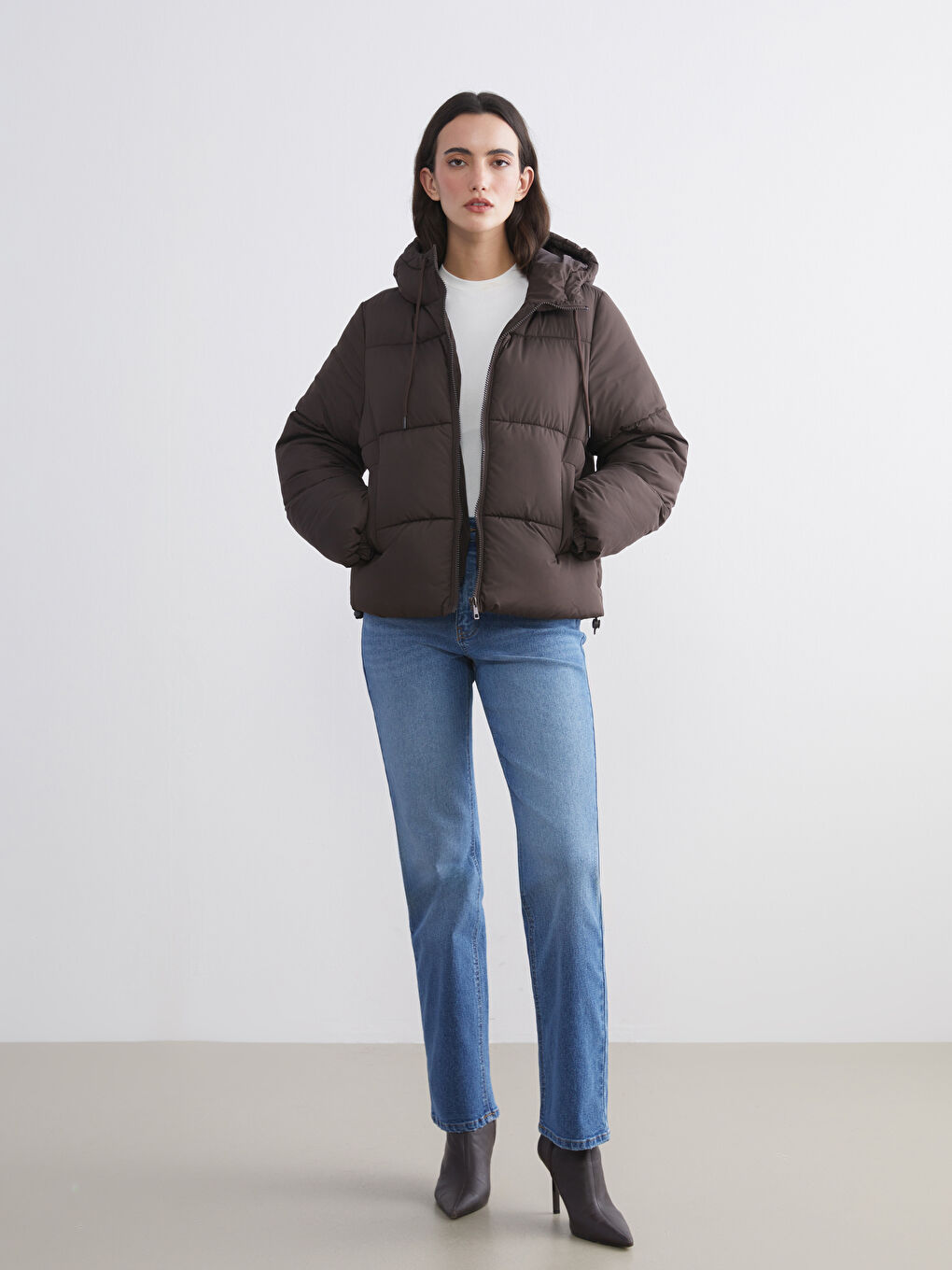 Kahverengi Kapüşonlu Kadın Şişme Mont-1