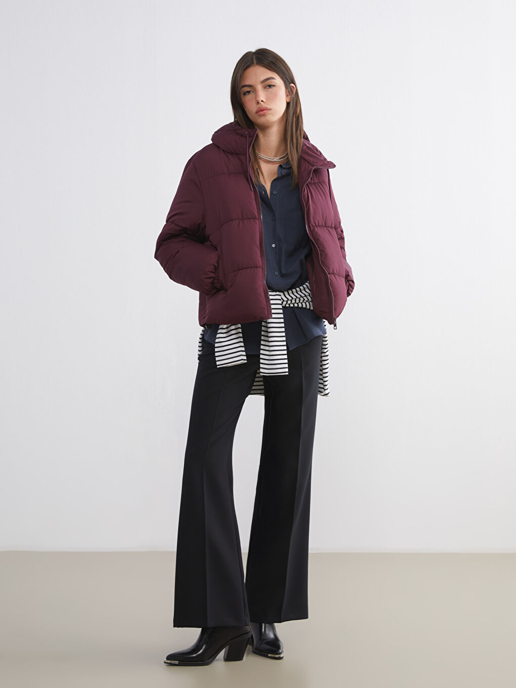 Bordo Kapüşonlu Kadın Şişme Mont-1