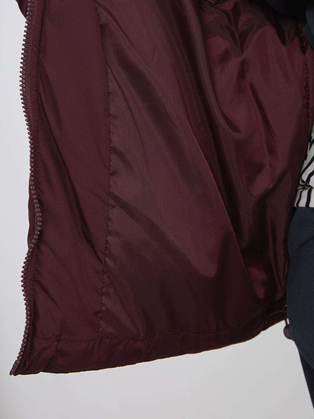 Bordo Kapüşonlu Kadın Şişme Mont-3