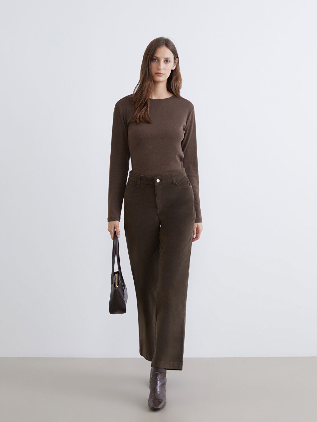 Žena SMEĐA Tijelo-1