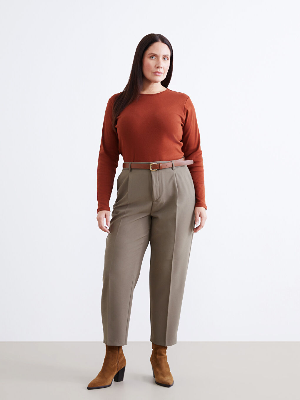 Kahverengi Bisiklet Yaka Kadın Tişört-5