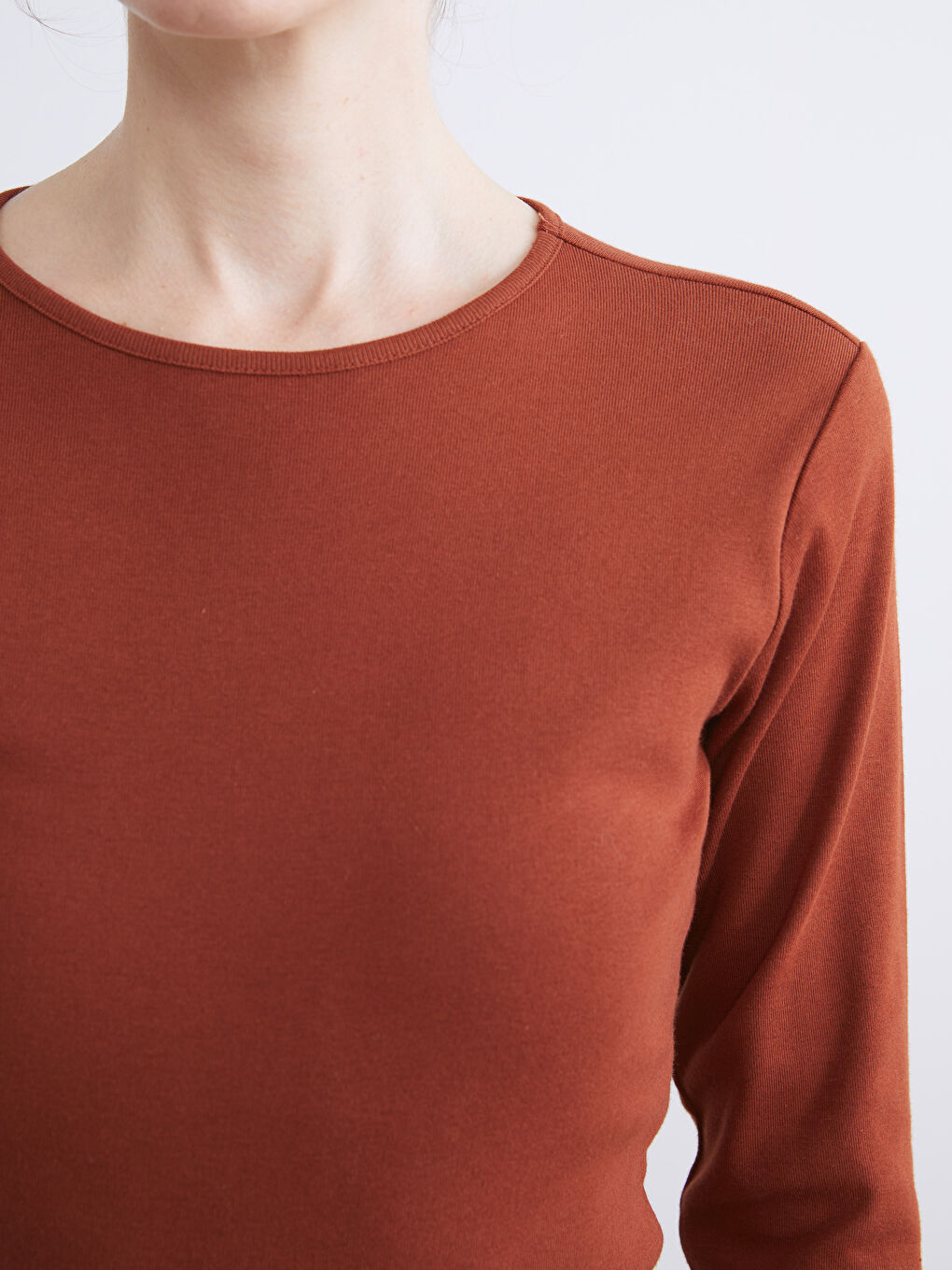 Kahverengi Bisiklet Yaka Kadın Tişört-3