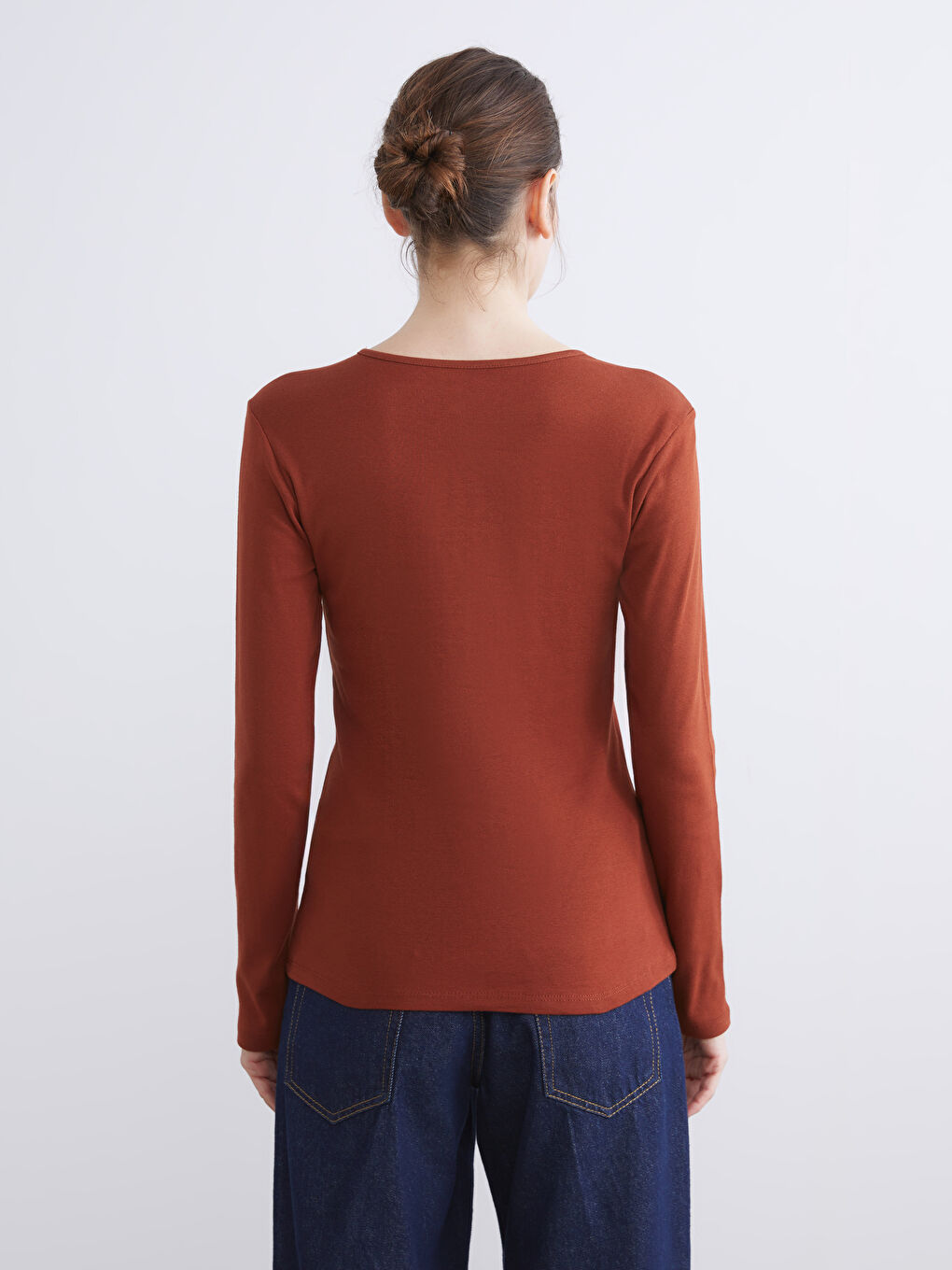 Kahverengi Bisiklet Yaka Kadın Tişört-4